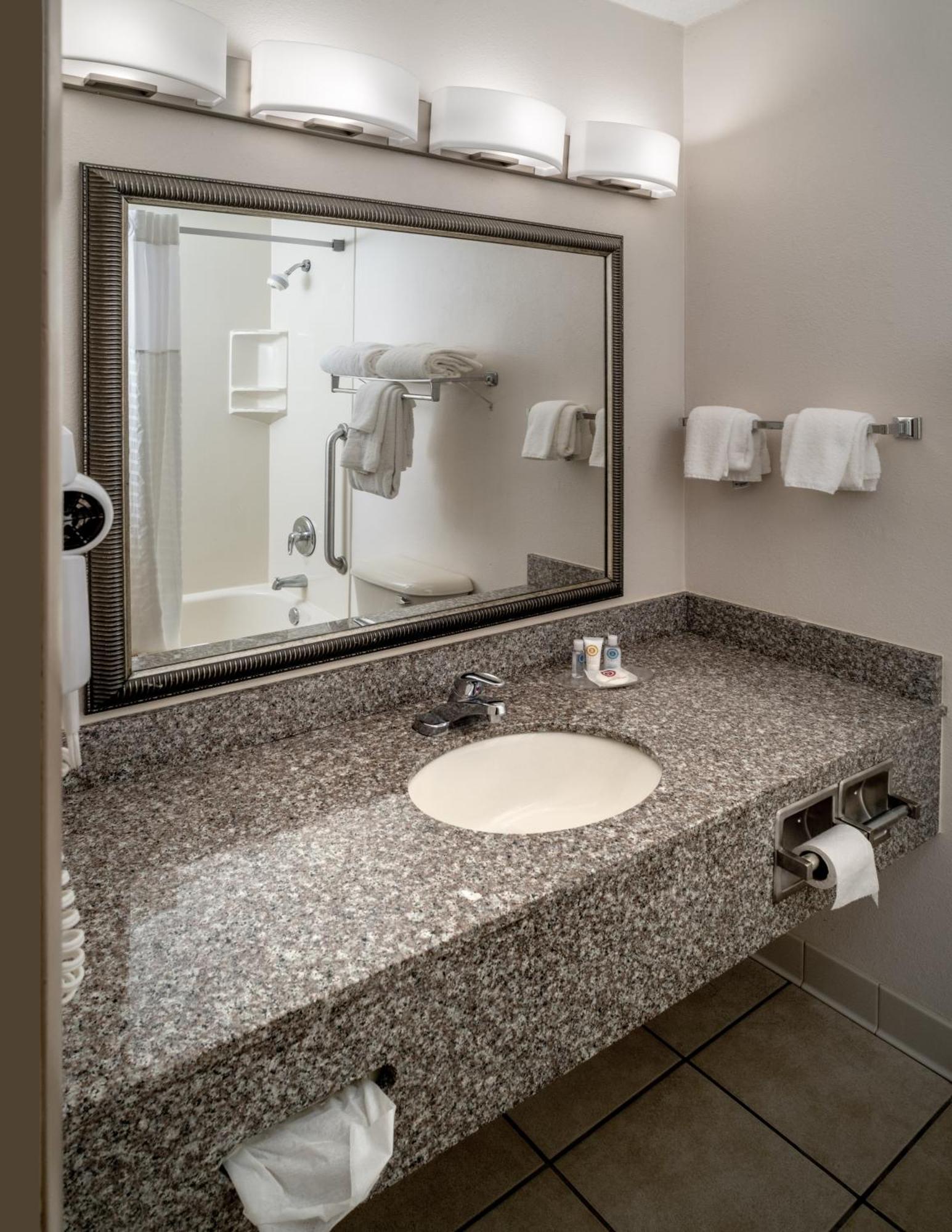 فندق Clarion Pointe بيكلي الغرفة الصورة